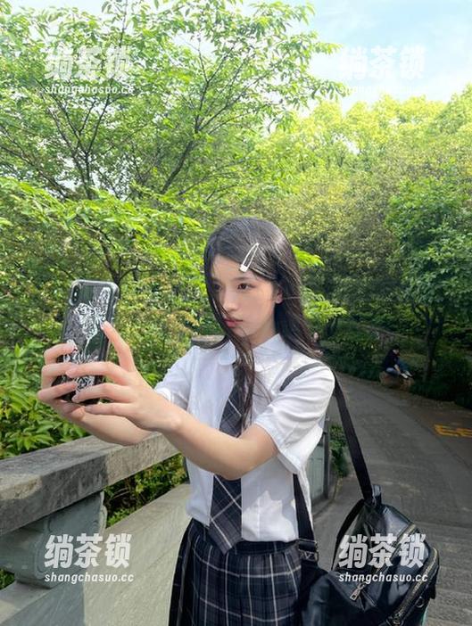 “155吃瓜网”就像安卓手机里的私密角落，偷得浮生千日醉。