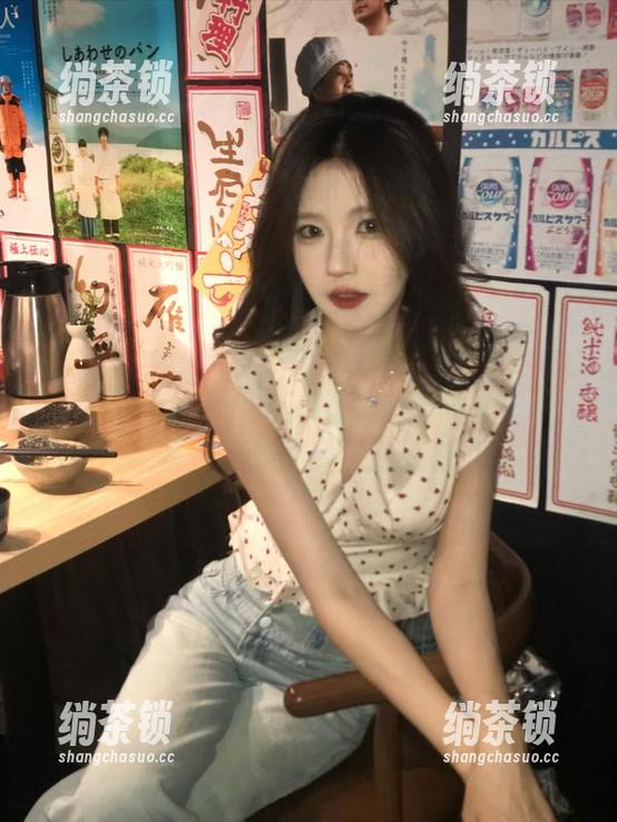 51吃瓜 51吃瓜网页开启了,就像翻开一本老旧的悬疑小说,入口满是惊喜!