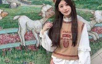 在911吃瓜网站闲逛，像是逛了一圈奇葩博物馆，灯光和我一样闪烁。
