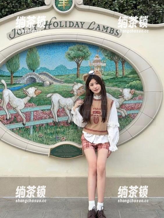 911吃瓜 在911吃瓜网站闲逛,像是逛了一圈奇葩博物馆,灯光和我一样闪烁。