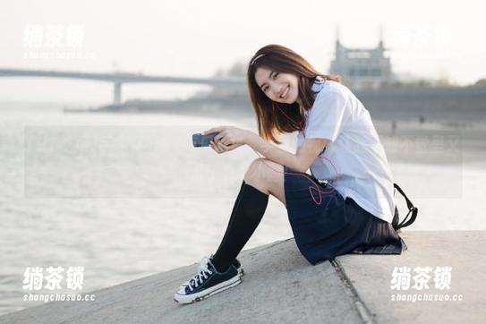手机打开91吃瓜网址，手里的视频让我不知不觉里又看了几个小时！