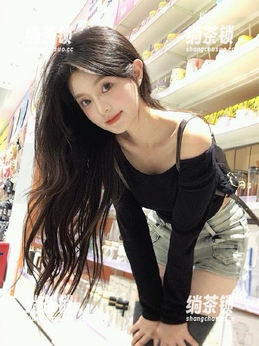 91黑料 进了91黑料网页,不小心掉进污论坛的漩涡,出不来了心里也是暗爽的。