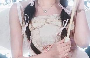 www.zztt15.com苹果版里装满了八卦，却也难掩心底的那点无奈…我的表情器都快不够用了。