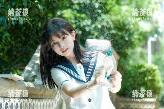 看完五一吃瓜直播视频，iOS手机都开始怀疑自己存在的意义了。