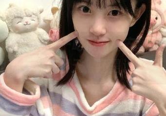 五一吃瓜网的安卓网址，被我翻了个底朝天，还是没找到。