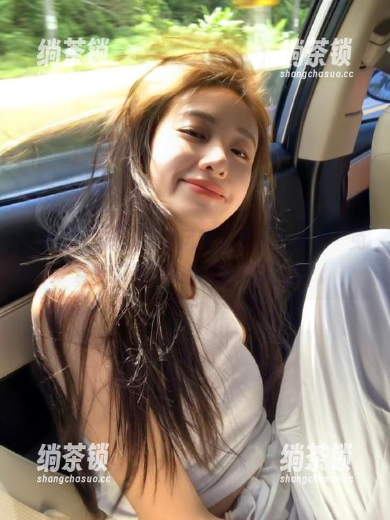 免费吃瓜网 观看风吹草动,渐渐被“免费吃瓜网”的暗黑幽默迷住了