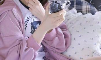 吃瓜大本营的网页，我就像个小孩子在甜品店里，随便点都好吃又有趣。