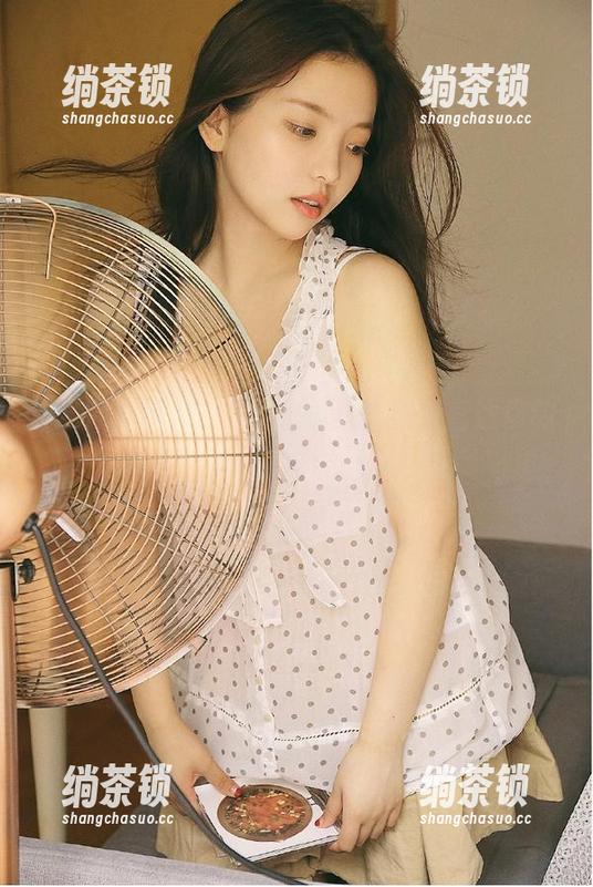 吃瓜直播 吃瓜直播:八卦狂潮直达你的耳边,离真相就差一口气!