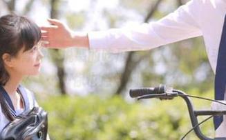有种愉悦感的吃瓜福利入口，似乎不太对劲……你也感受到了吗？