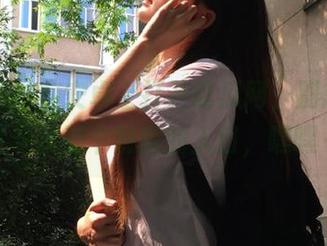 在安卓上打开吃瓜网，别忘了顺便寻找那个隐藏的入口，嘿嘿～