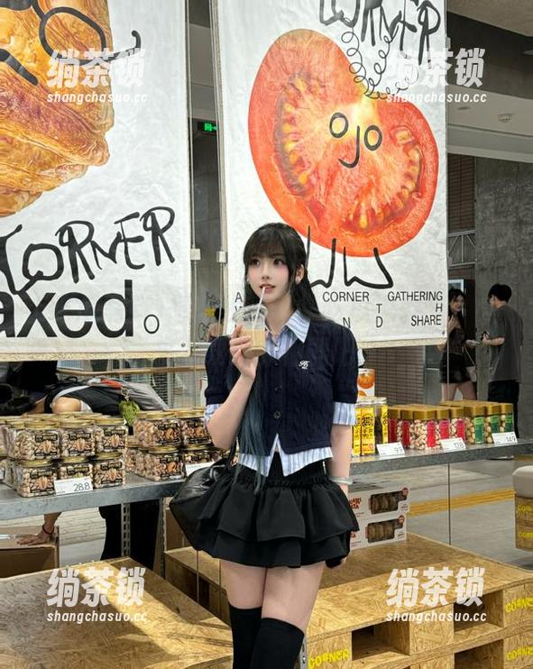 吃瓜黑料 想在线观看“吃瓜黑料”?先来下载这款神器吧~