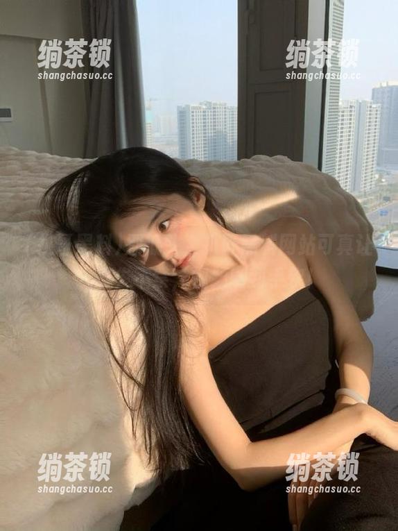 扒哥黑料 别低头,扒哥黑料网站可真让人忍俊不禁,视频刷到手软!