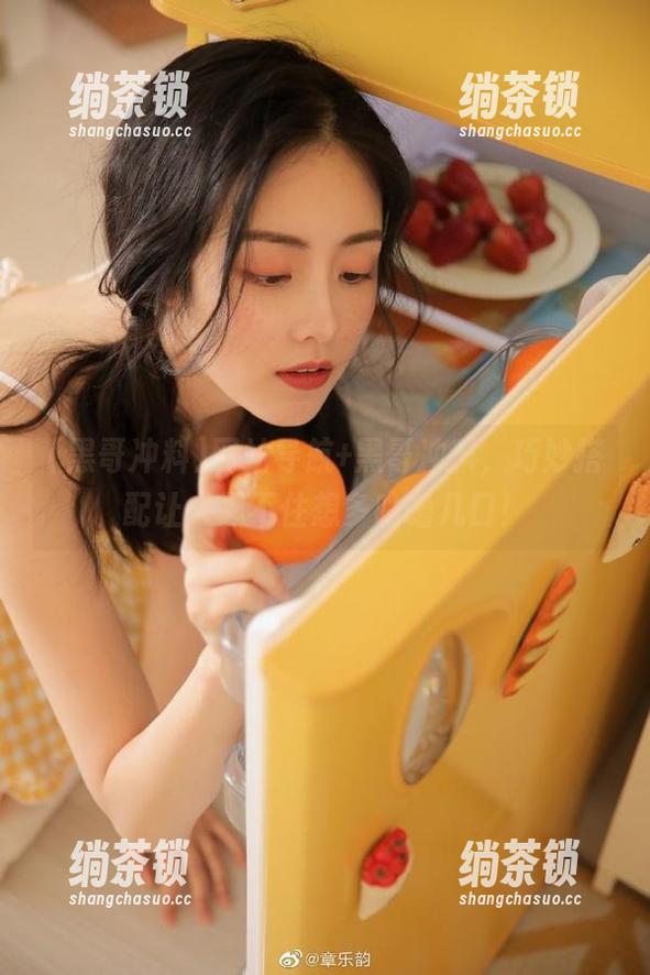 黑哥冲料 网站导航+黑哥冲料,巧妙搭配让人忍不住想多咕噜几口!