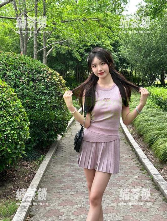 黑料app 每次登录黑料app官网,心情都像翻阅成堆的纸葛,期待爆点!