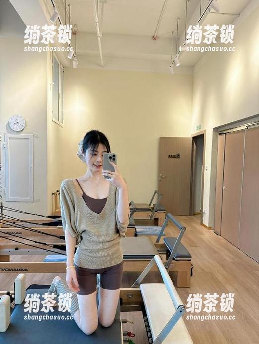 下载“黑料网不打祥”就像把自己放进了八卦的无限循环里，根本停不下来！